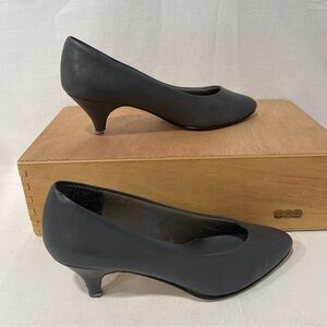 Fireworks flat gray 2” heels size is either 7.5 or 8